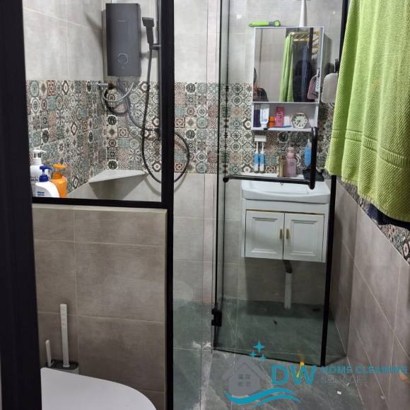 toilet-cleaning-services-dw-home-cleaning-services-singapore-2