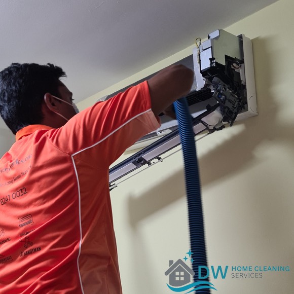 aircon-leaking-water-service-dw-home-cleaning-services-singapore-2