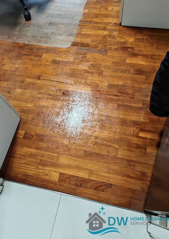 mopping-living-room-weekly-home-cleaning-service-dw-home-cleaning-services-singapore-hdb-bukit-merah-00