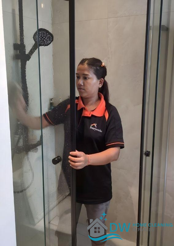 bathroom-cleaning-home-cleaning-services-dw-home-cleaning-services-singapore-condo-redhill-00