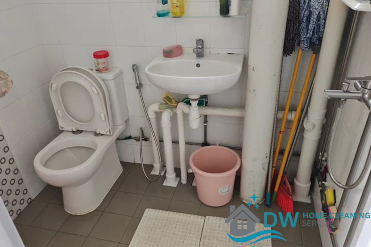 bathroom-housekeeper-services-dw-home-cleaning-services-singapore-hdb-ang-mo-kio-01